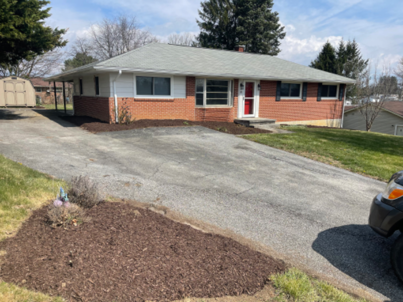 Christiansburg House: 35 Crescent Drive