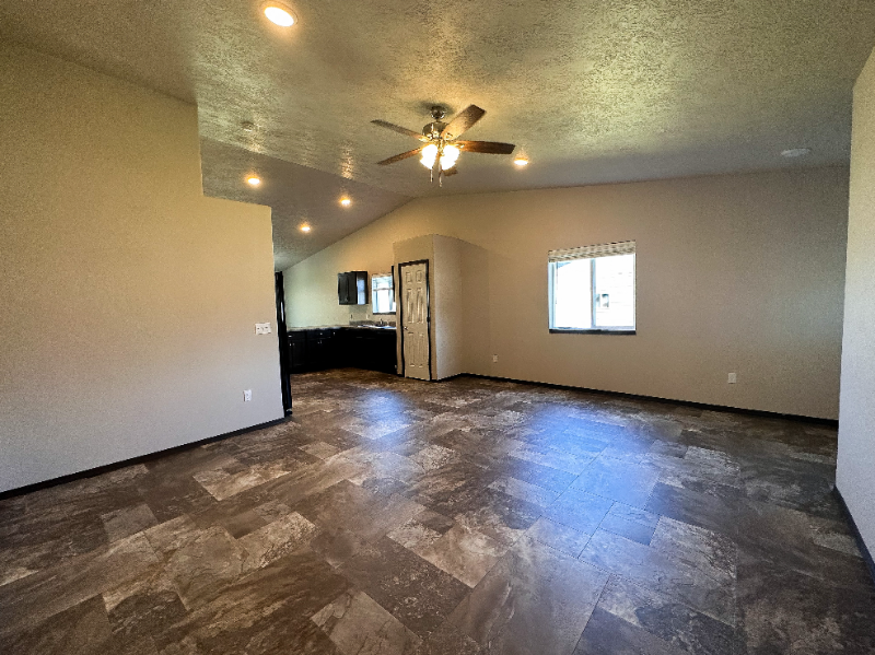 Tea Townhome: 301 E Ivy Rd