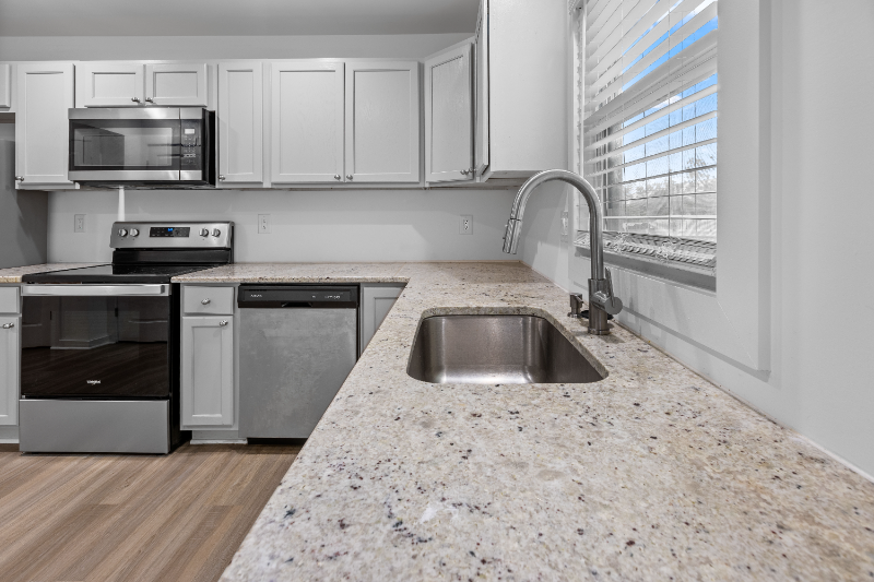 Auburn Townhome: 770 N Donahue Avenue