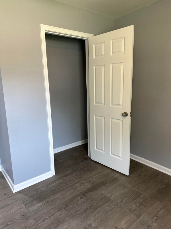 Broussard Apartment: 219 Leon Street