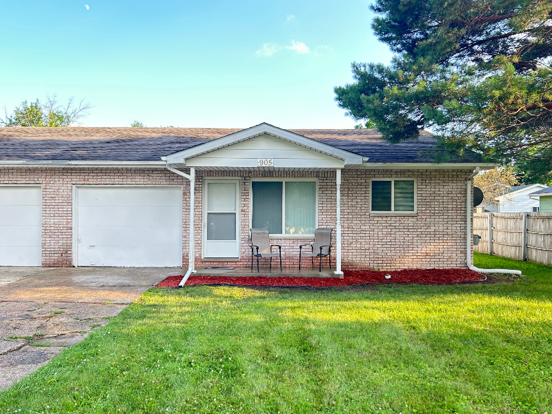 Saginaw Townhome: 905 Doro Lane