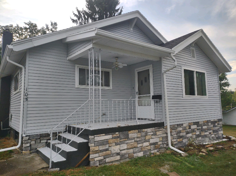 St clairsville House: 105 Maher