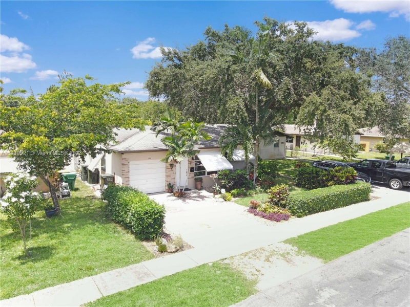 Dania Beach House: 254 SW 6th Street