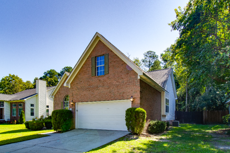 Columbia House: 201 Majestic Drive