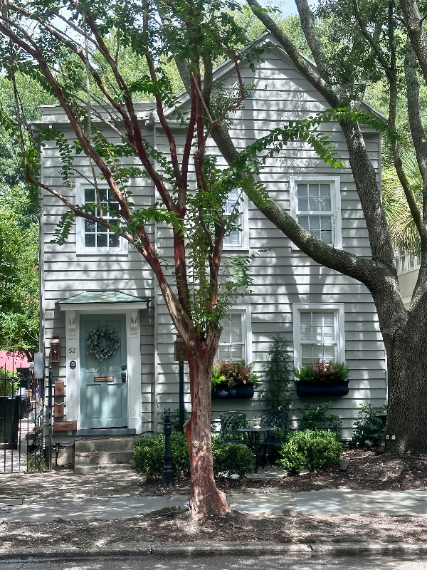 Charleston House: 52 Chapel St