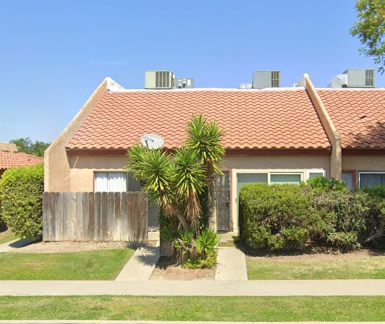 Hanford Condo: 912 W Cameron St