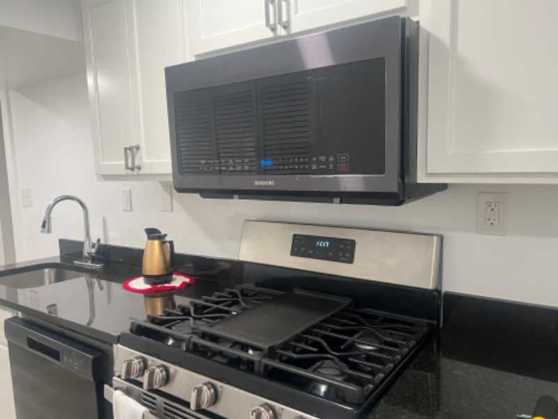 Riverdale House: 4801 Oliver St