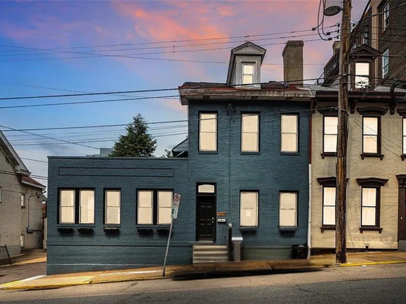 Pittsburgh House: 375 1/2 Main St