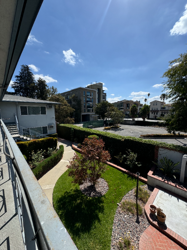 Pasadena Apartment: 251 N El Molino Ave