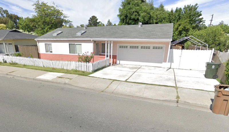 Pleasant Hill House: 819 Contra Costa Blvd