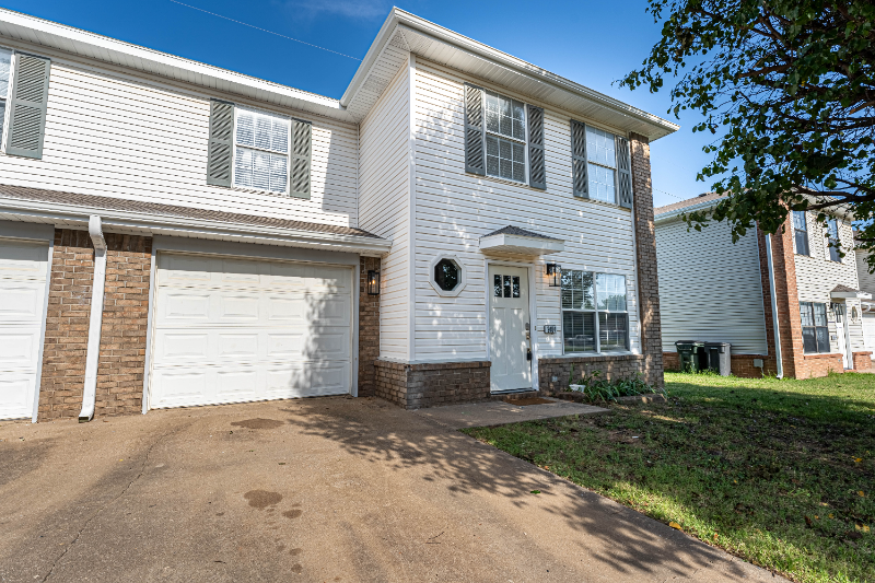 Rogers Townhome: 2402 S 16th St