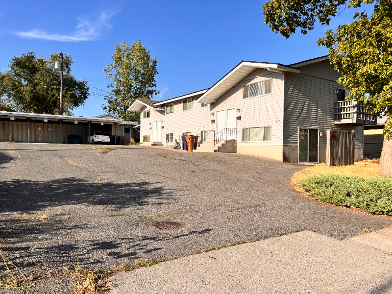 Spokane Apartment: 117 E. Euclid Ave