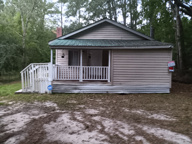 ridgeville House: 123 lucille rd