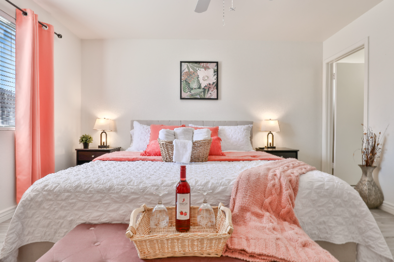 Mesa House: 531 W Del Campo Ave