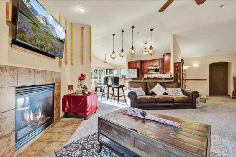 Brookfield Condo: 18825 Madeline lane