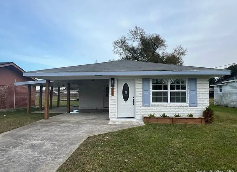 Iowa House: 207 South Bowers Avenue