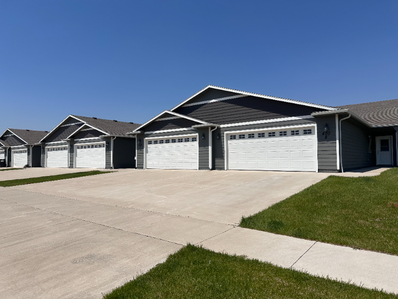 Tea Townhome: 310 E Ivy Rd