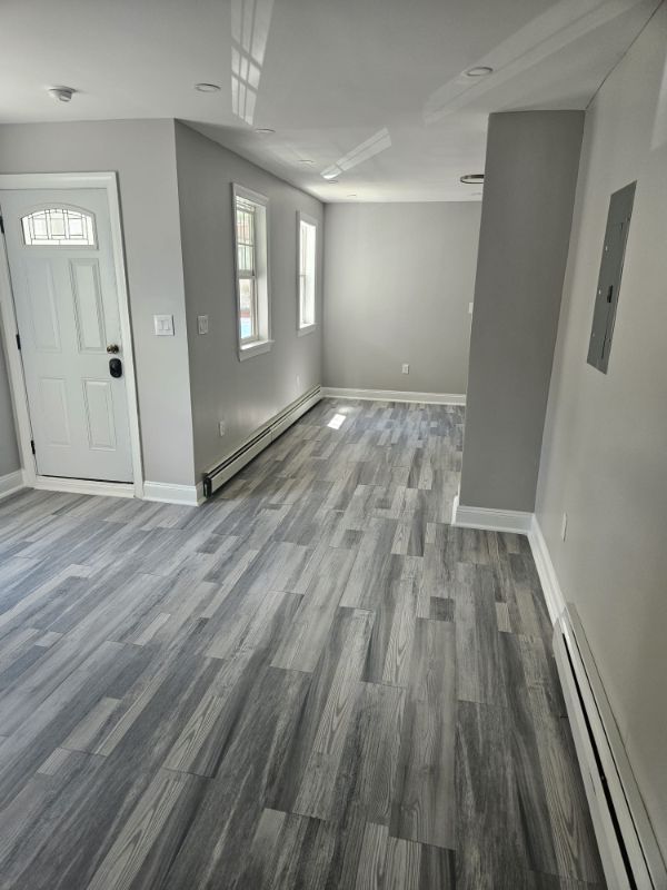 Utica Apartment: 708 Noyes St