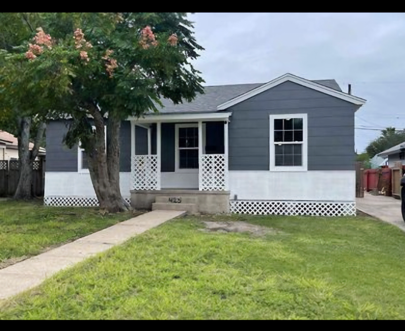 Corpus Christi House: 425 Bartlett