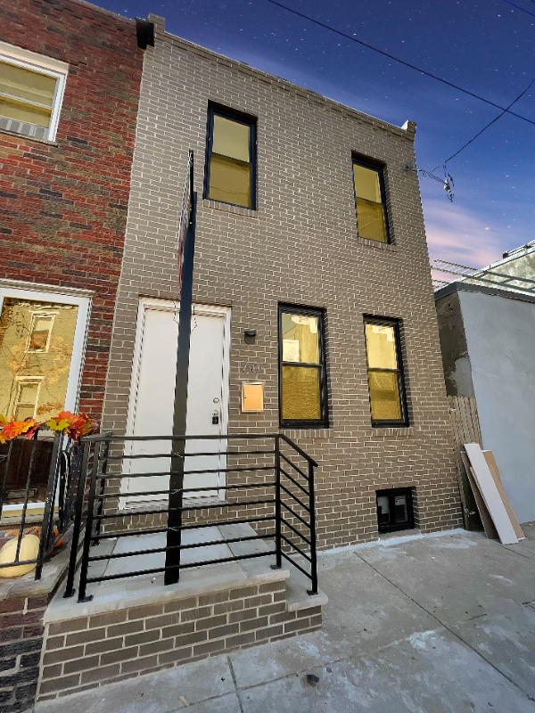 Philadelphia House: 160 Mcclellan St