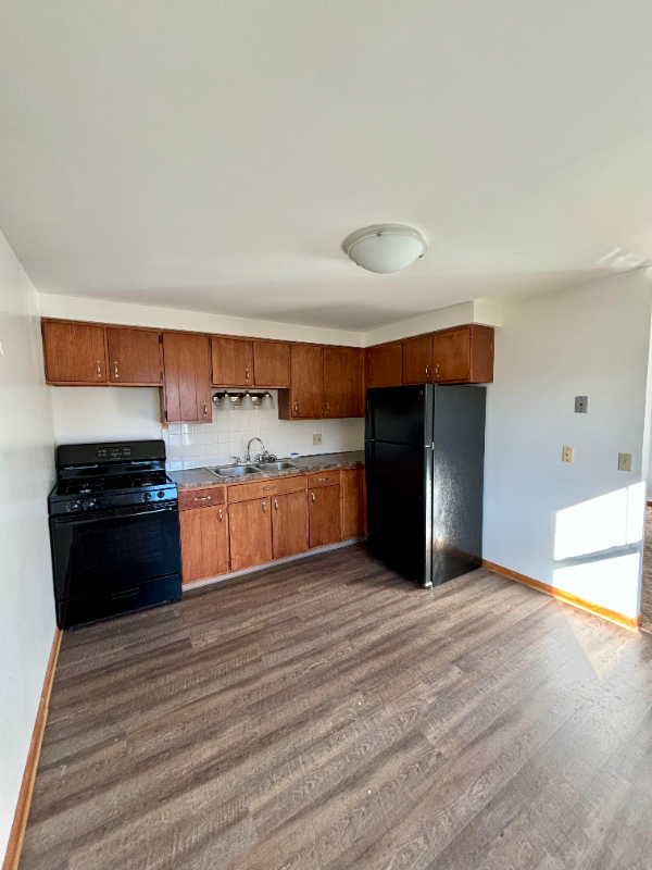 Lancaster Apartment: 50 School St.