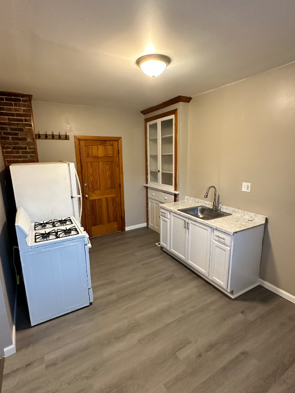 East Pittsburgh Apartment: 113 Parkway Avenue