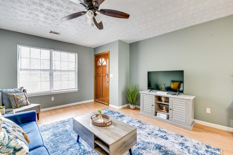 Douglasville House: 1739 Nutmeg st