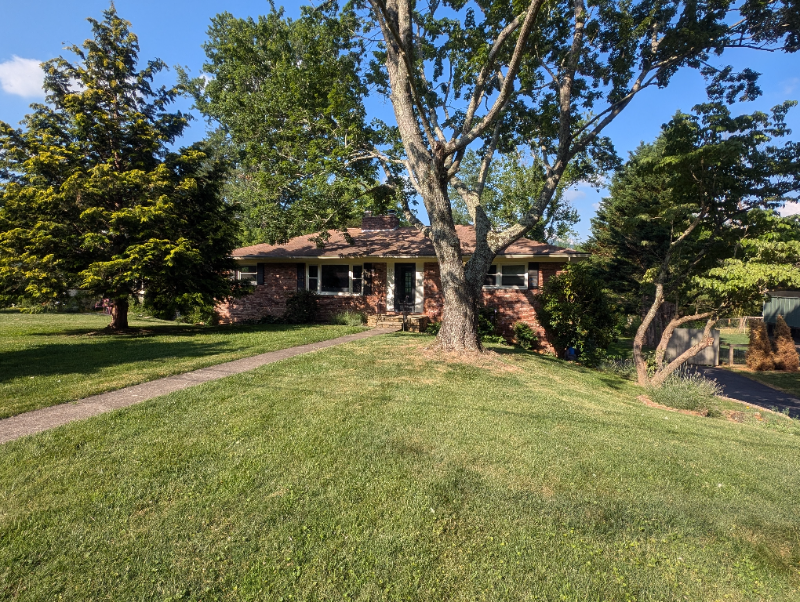 Asheville House: 17 Wisteria Drive