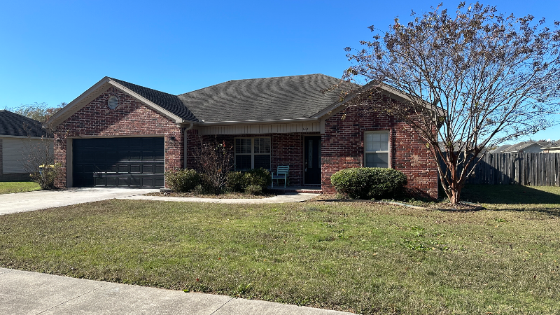 Cabot House: 144 Corbin Cr