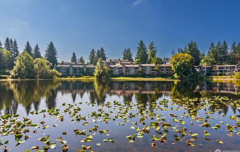 Everett House: 432 72nd ST SE