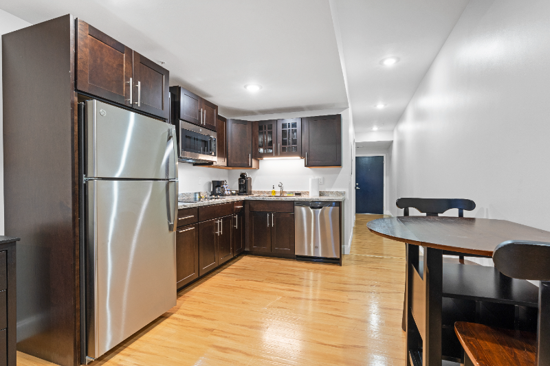 Manchester Apartment: 1361 Elm St