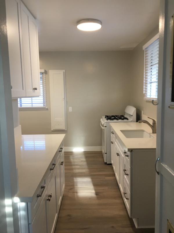 North Hollywood Apartment: 5841 N Whitnall Hwy