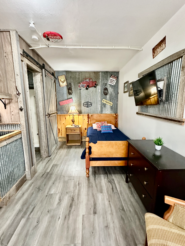 Rapid CIty Apartment: 210 E North St