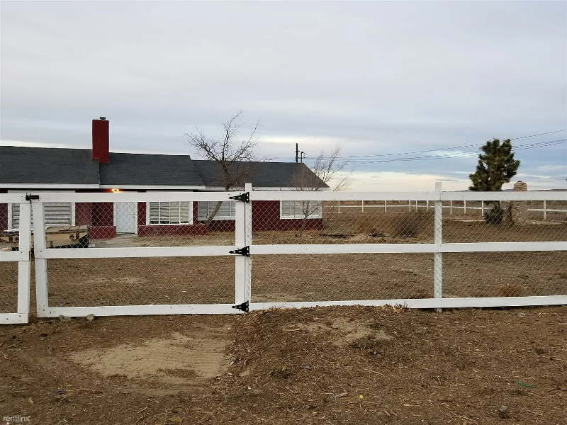 Palmdale House: 22317 East Avenue O