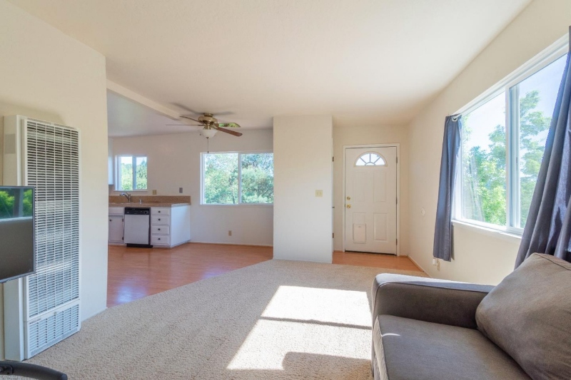 Scotts Valley House: 250 Tabor Dr