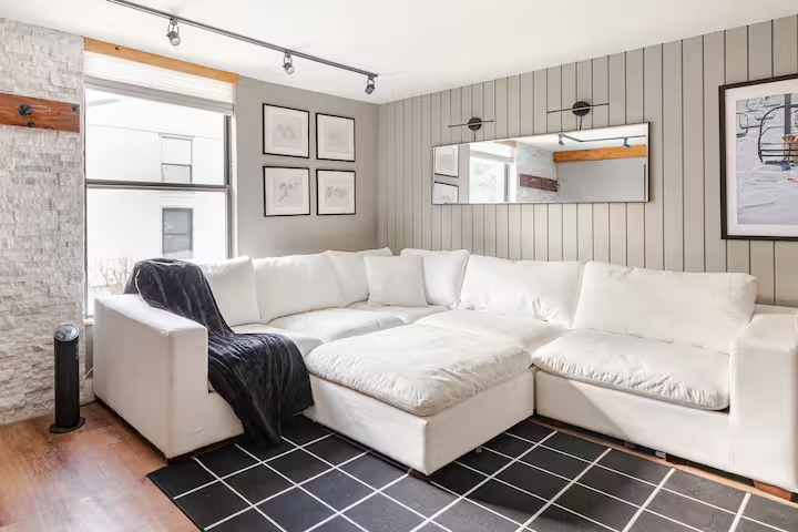 Park City Condo: 1150 Deer Valley Dr.