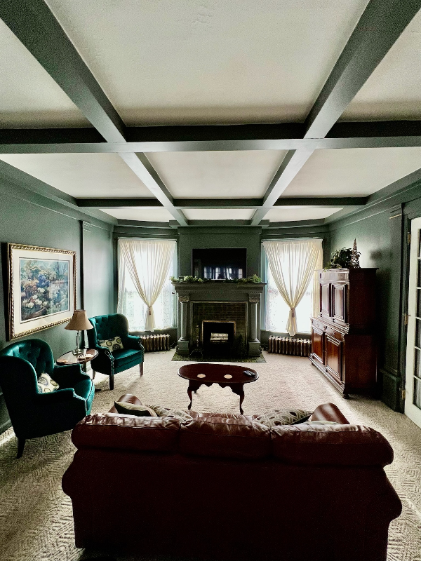 Bay City Apartment: 701 N Lincoln