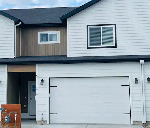 BELGRADE Townhome: 1401 Westwood Cir