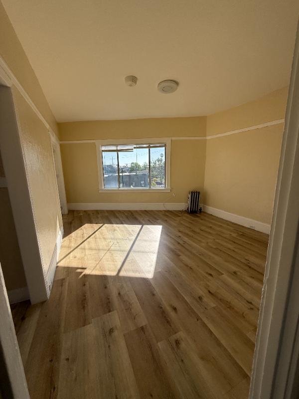 Oakland Apartment: 3524 Foothill Blvd