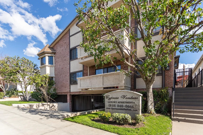 Burbank Apartment: 476 E Cypress Ave