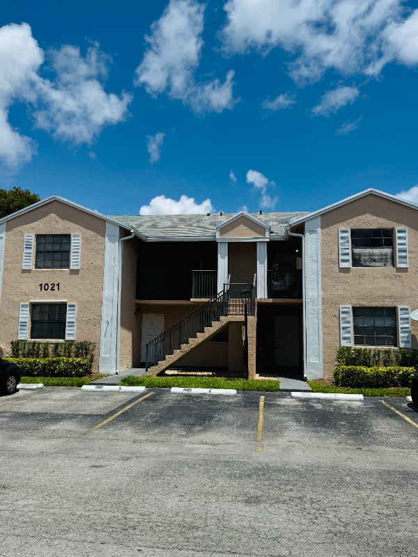 Homestead Condo: 1021 Adams Avenue 1021F