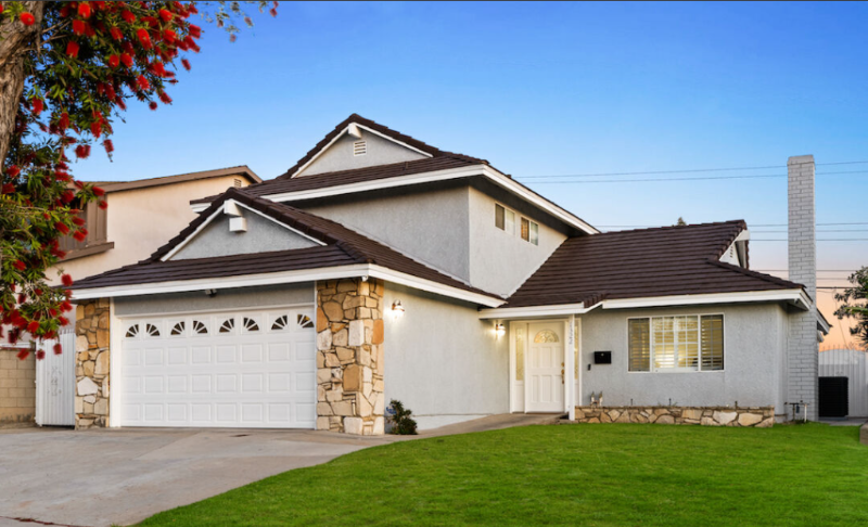 Carson House: 1322 E Elsmere Dr