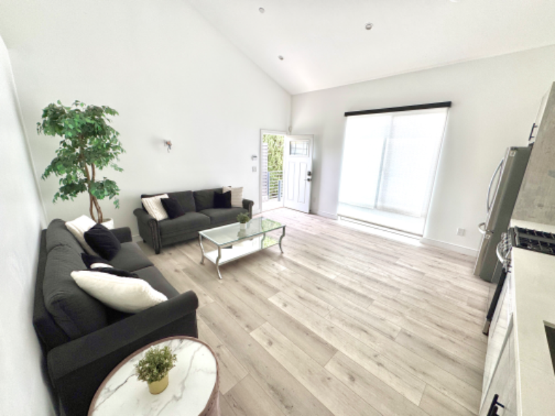 burbank House: 7822 Shadyspring dr