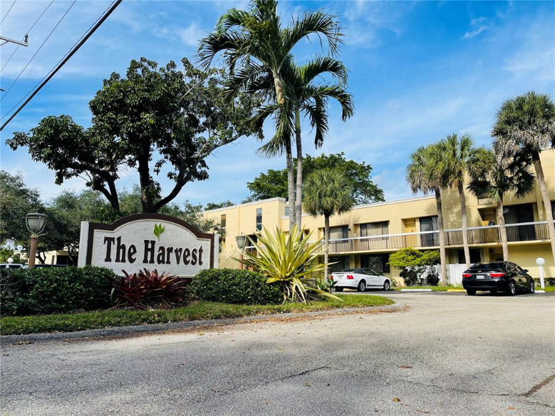 Davie Condo: 2810 SW 87th Ave