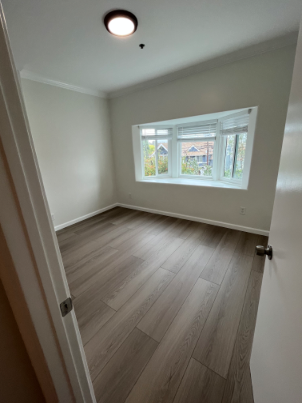 Los Angeles Apartment: 1072 Laguna Ave