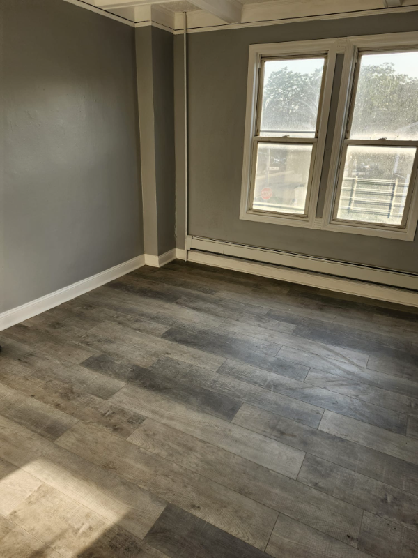 East Orange Apartment: 2 Long Street