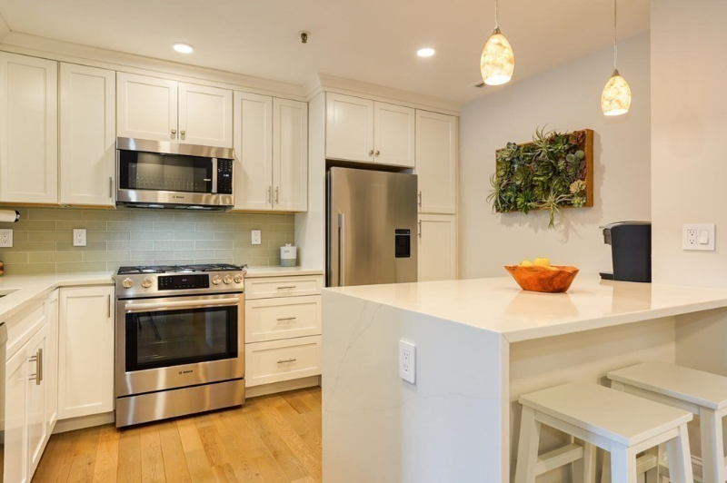 Cambridge Condo: 4 Canal Park Apt