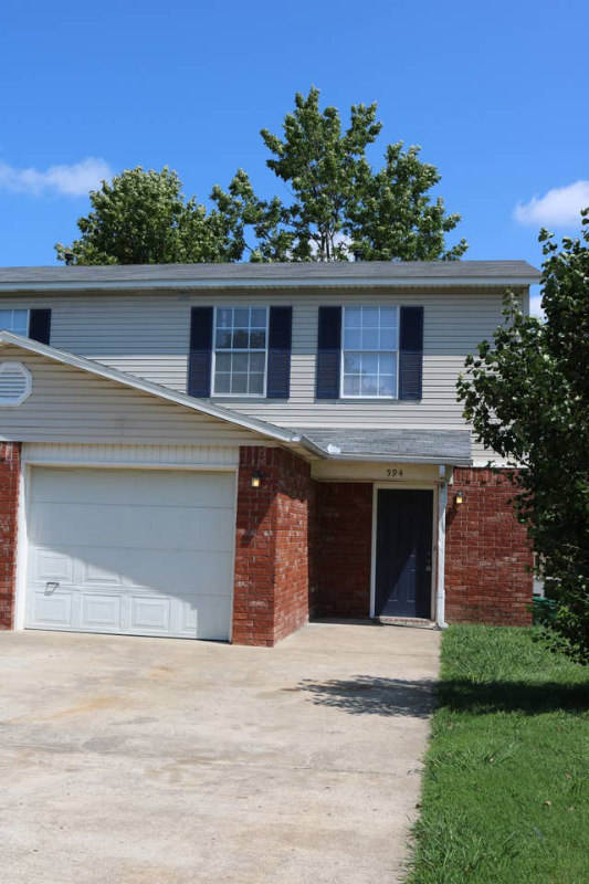 Fayetteville Townhome: 594 W Moan Place