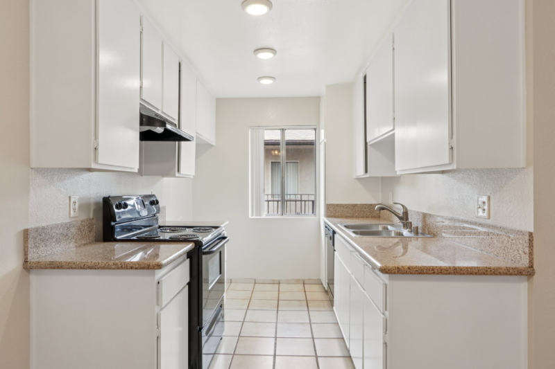 Burbank Apartment: 476 E Cypress Ave