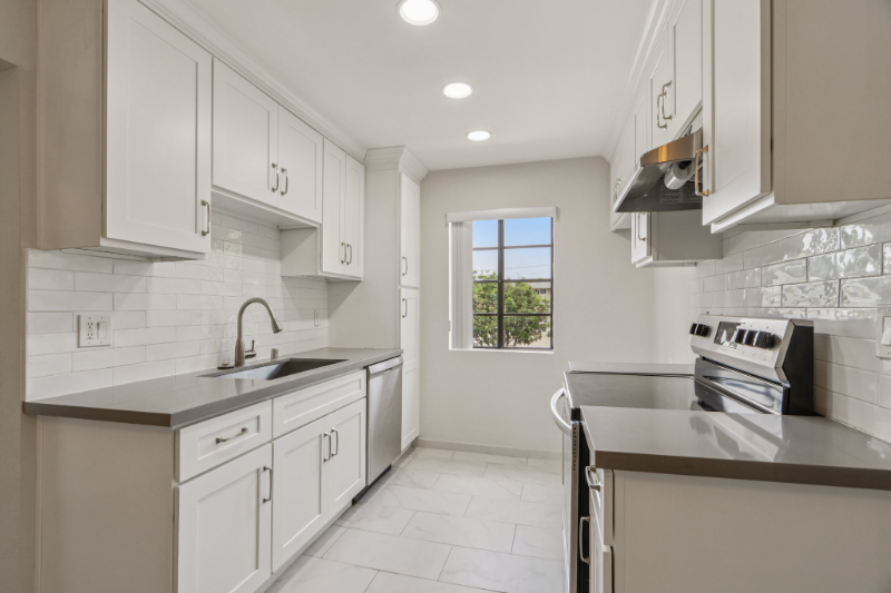 Burbank Apartment: 626 E Verdugo Ave